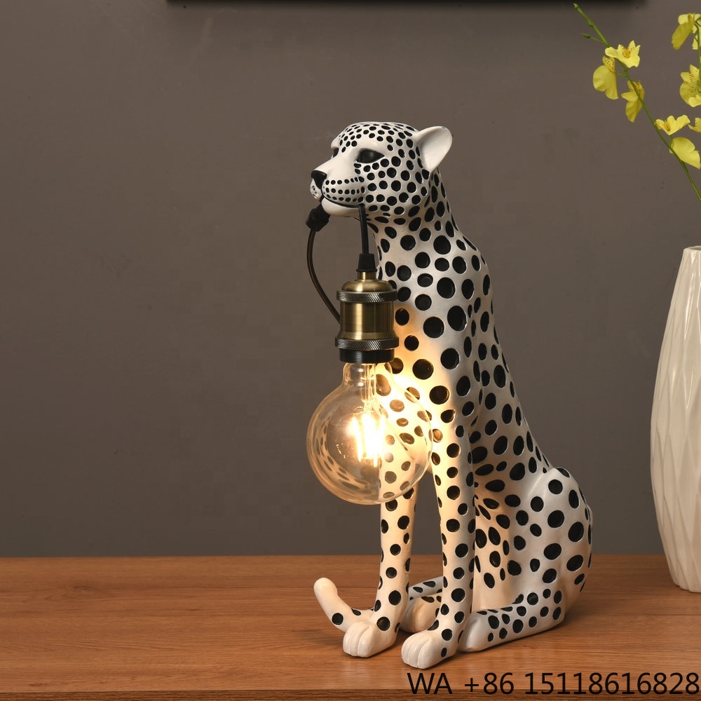 Home Office Lamp - Escultura de Resina de Leopardo em